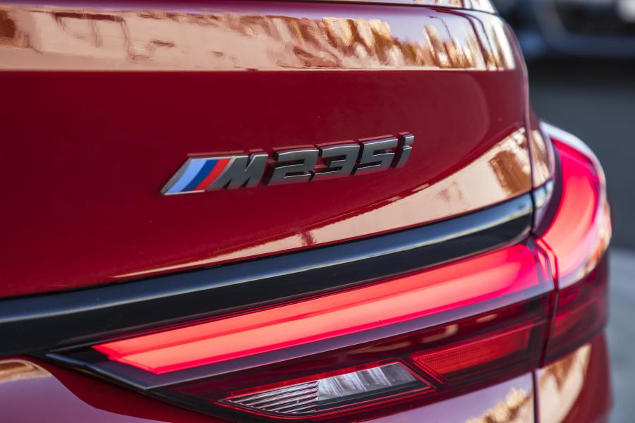 Логотип BMW M235i xDrive Gran Coupe (F44) 2019 года  (AU) (фото 38 из 40)